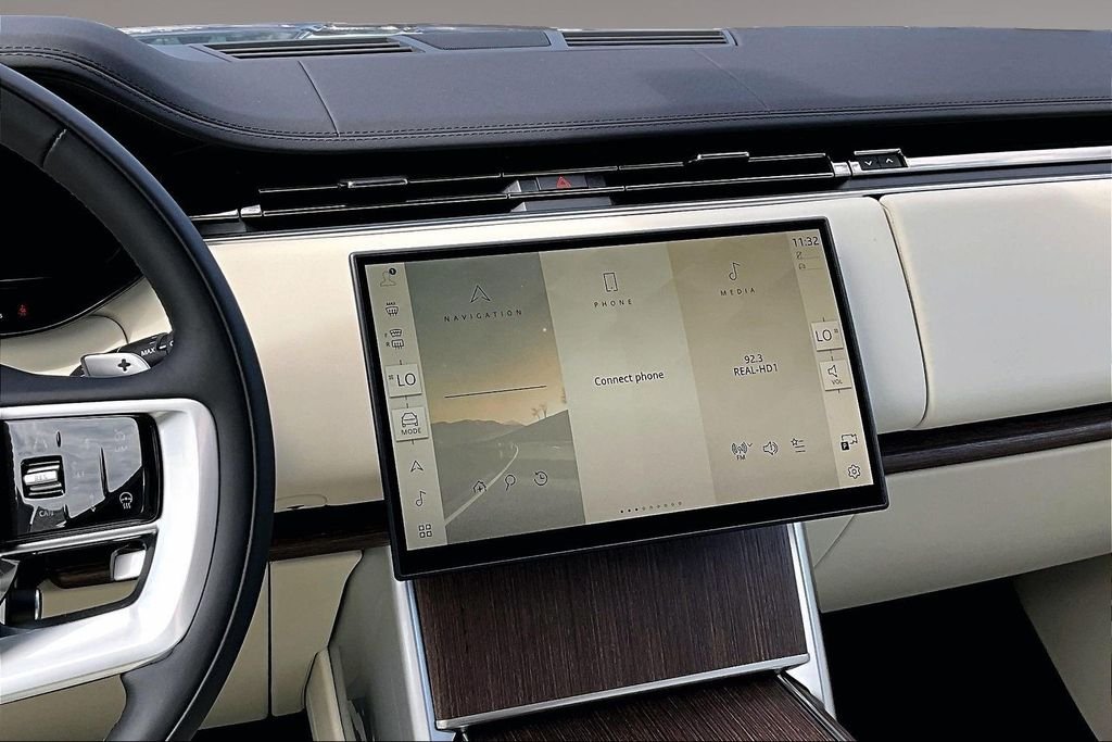 New 2026 SANTORINI BLACK Land Rover SE 7 Seats image 6