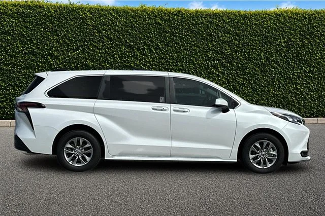 Used 2025 Beige Toyota XLE image 3
