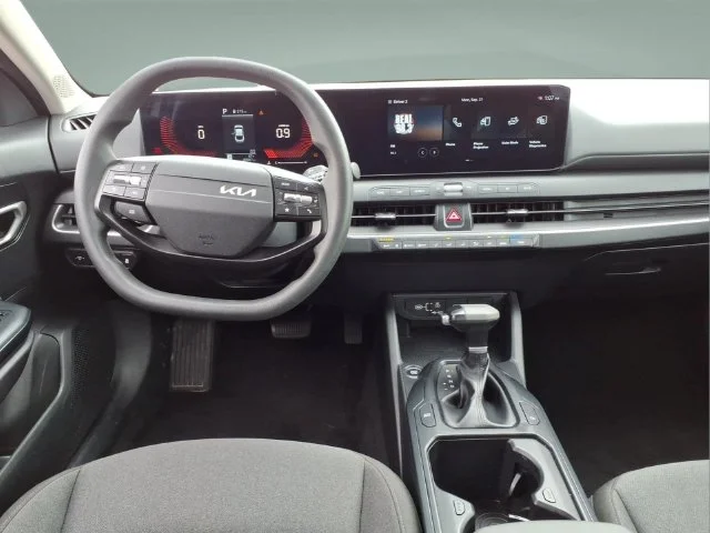 2025 Kia K4 LXS - Photo 15