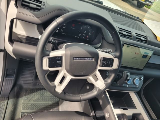 Used 2025 White Land Rover S image 30