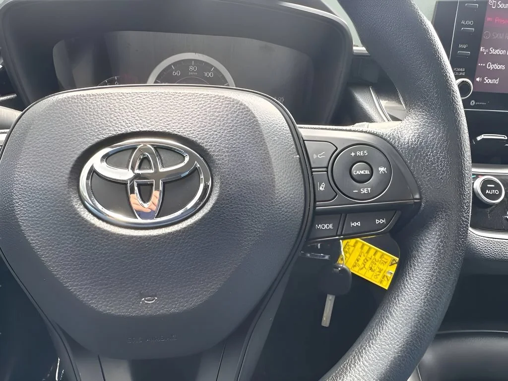 Used 2022 White Toyota LE image 15