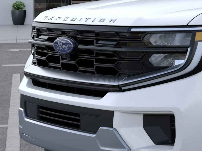 New 2026 Star White Metallic Tri-Coat Ford MAX Platinum® image 40