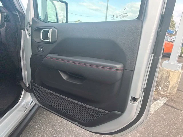 Used 2022 Silver Zynith Clearcoat Jeep Rubicon image 8