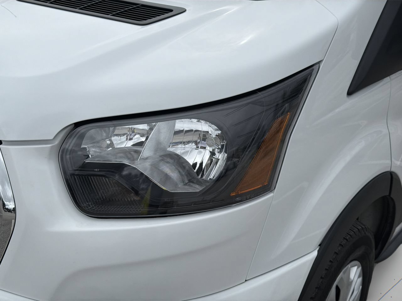 Used 2025 Oxford White Ford XLT image 6