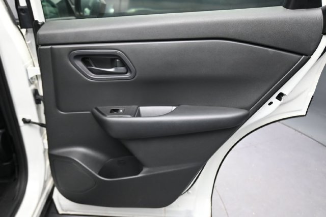 Used 2024 Glacier White Nissan S image 19