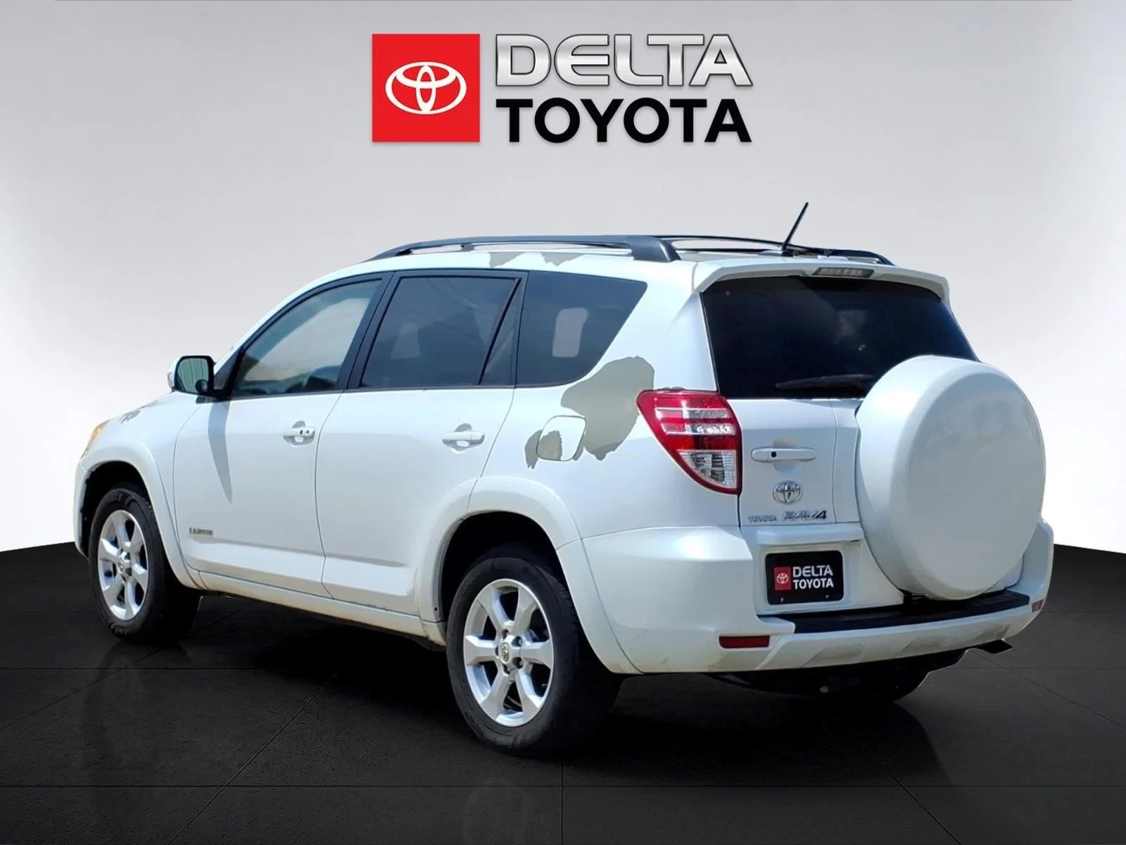 Used 2010 Blizzard Pearl Toyota Limited image 3