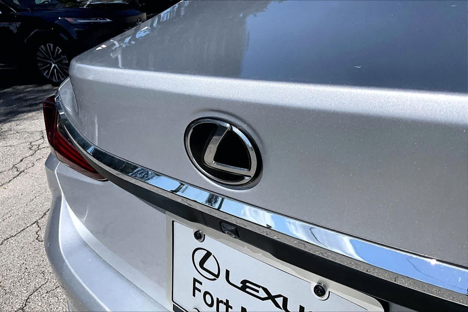 Used 2019 Silver Lining Metallic Lexus  image 31