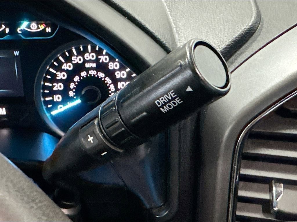 Used 2018  Ford XL image 16