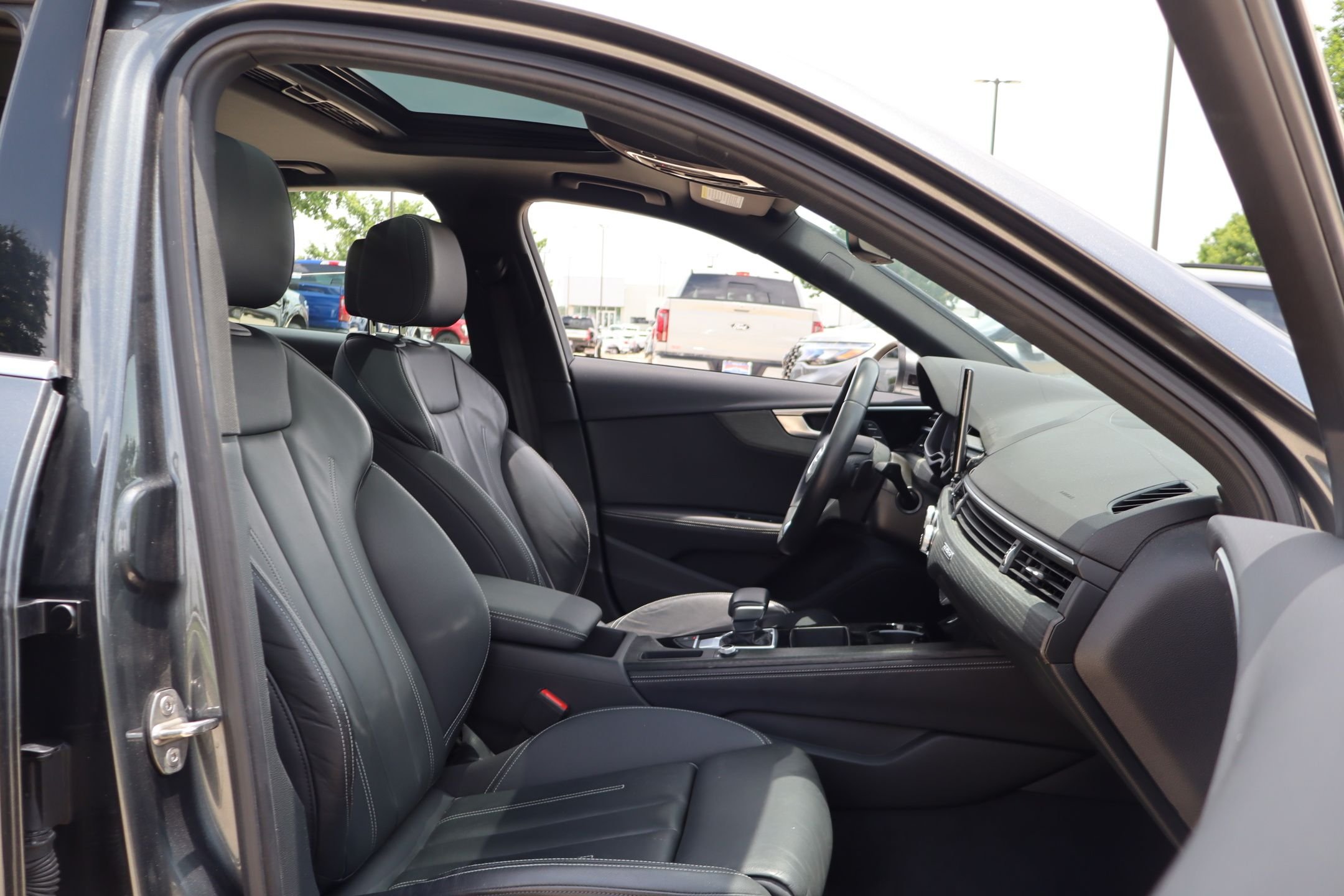 Used 2023 Daytona Gray Pearl Effect Audi 45 S line Premium image 30