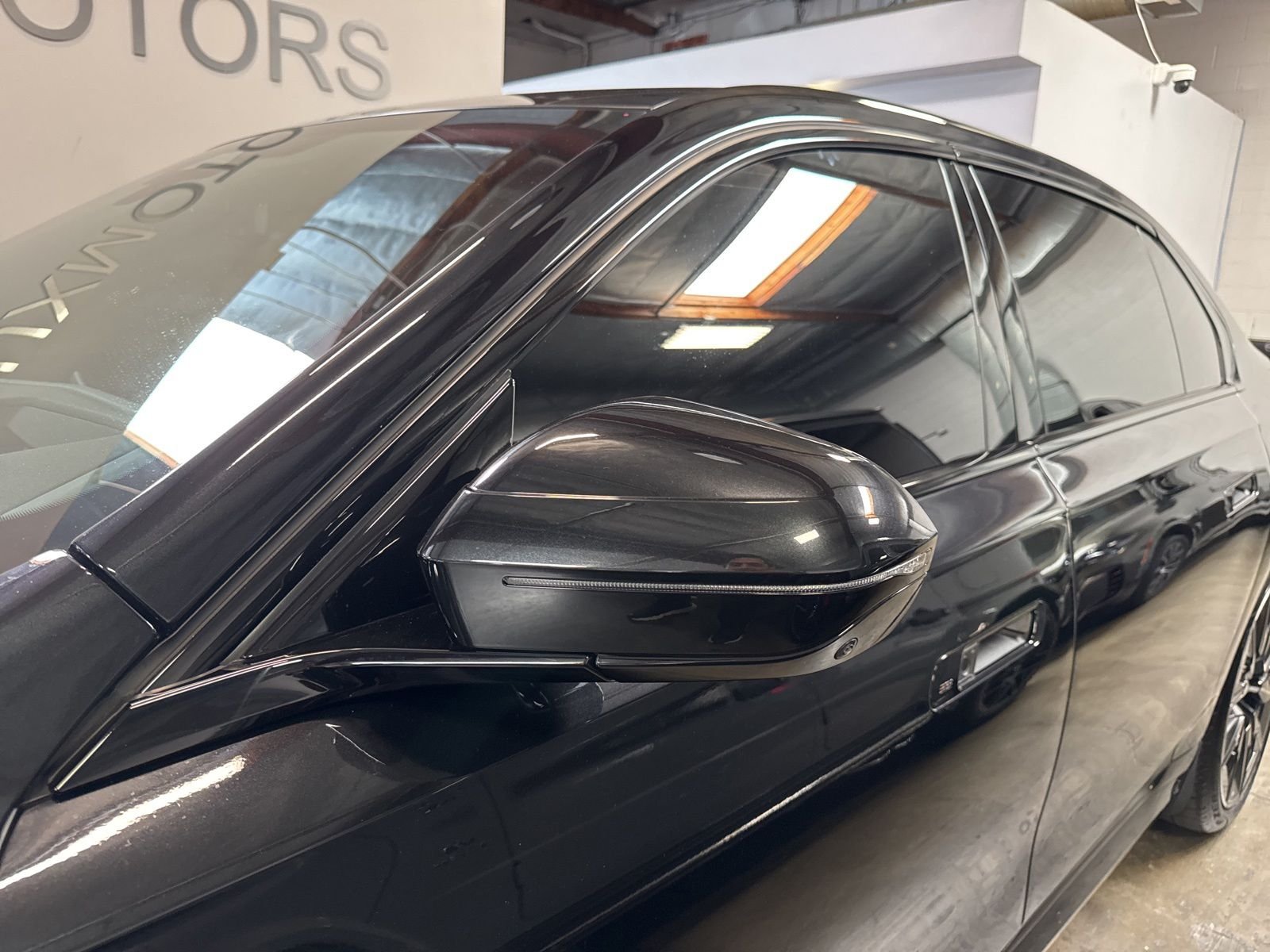 Used 2025 Black BMW xDrive60 image 6