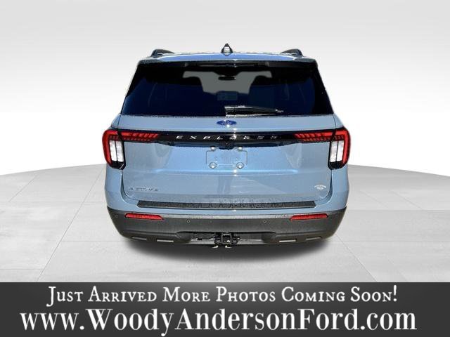 Used 2026 Vapor Blue Metallic Ford Active image 5