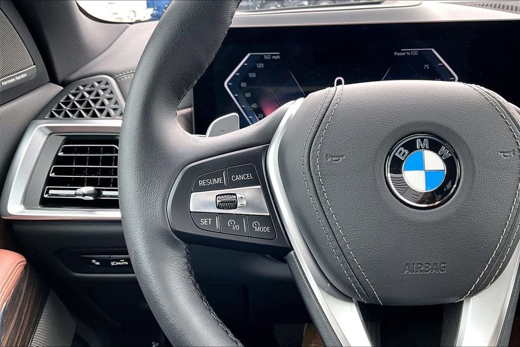 Used 2025 White BMW sDrive40i image 9