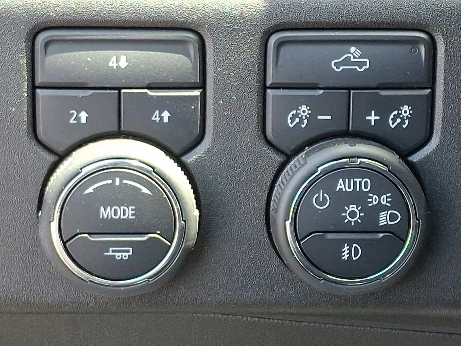 Used 2025 Summit White Chevrolet LT image 24