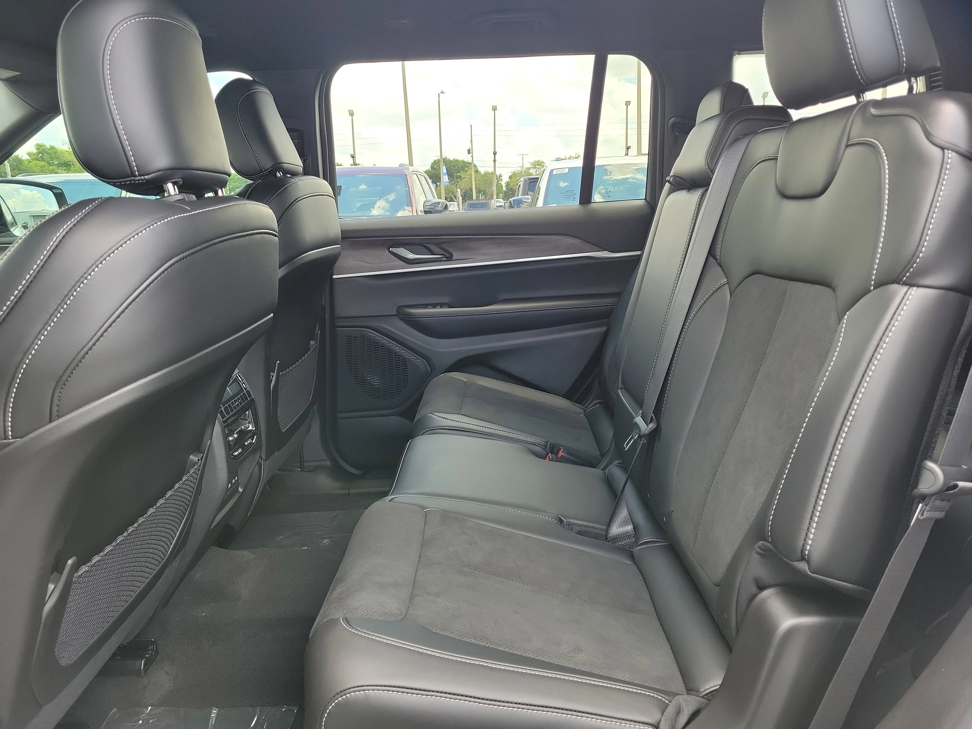 New 2026  Jeep Laredo Altitude image 9