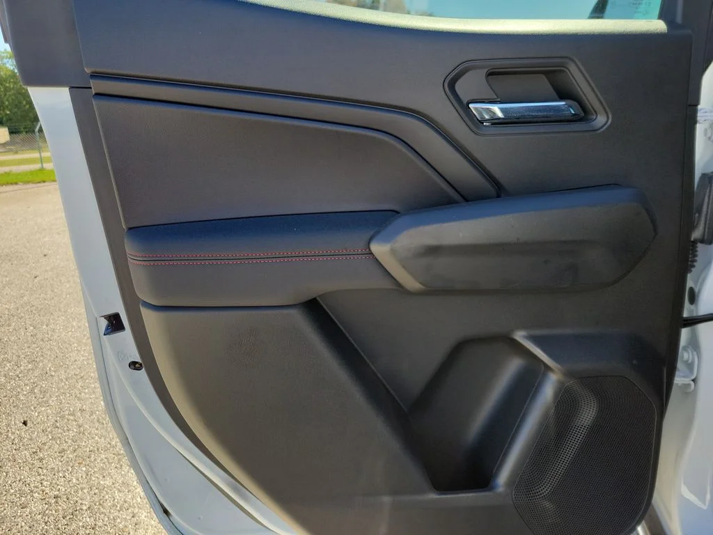 Used 2023 White Chevrolet Z71 image 9