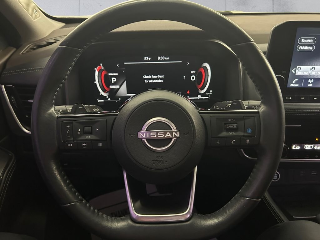 Used 2022 Gray Nissan Platinum image 9