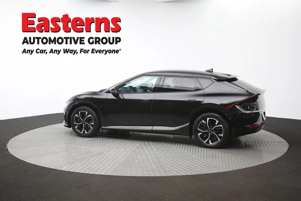 Used 2023 Black Kia Wind image 63