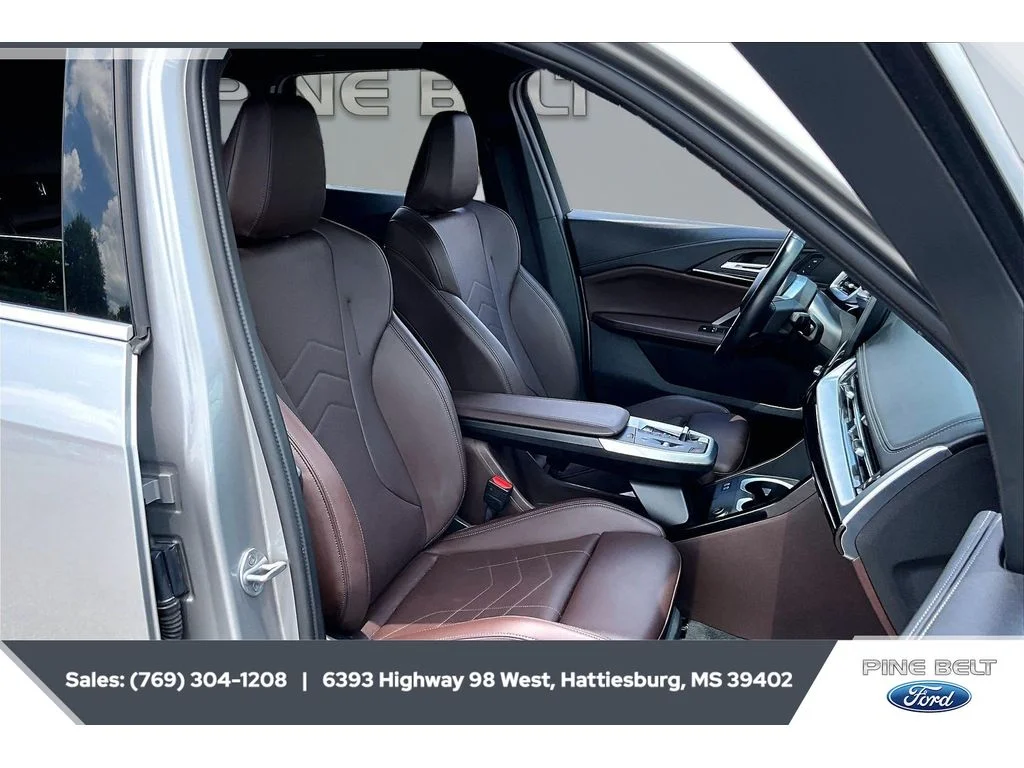 Used 2025 Space Silver Metallic BMW xDrive28i image 6