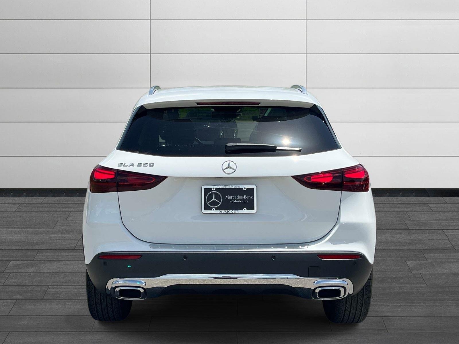 Certified Used 2025 Polar White Mercedes-Benz GLA 250 image 4