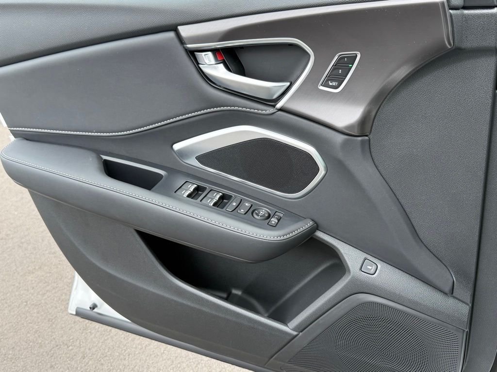 New 2026 Platinum White Pearl Acura Base image 26