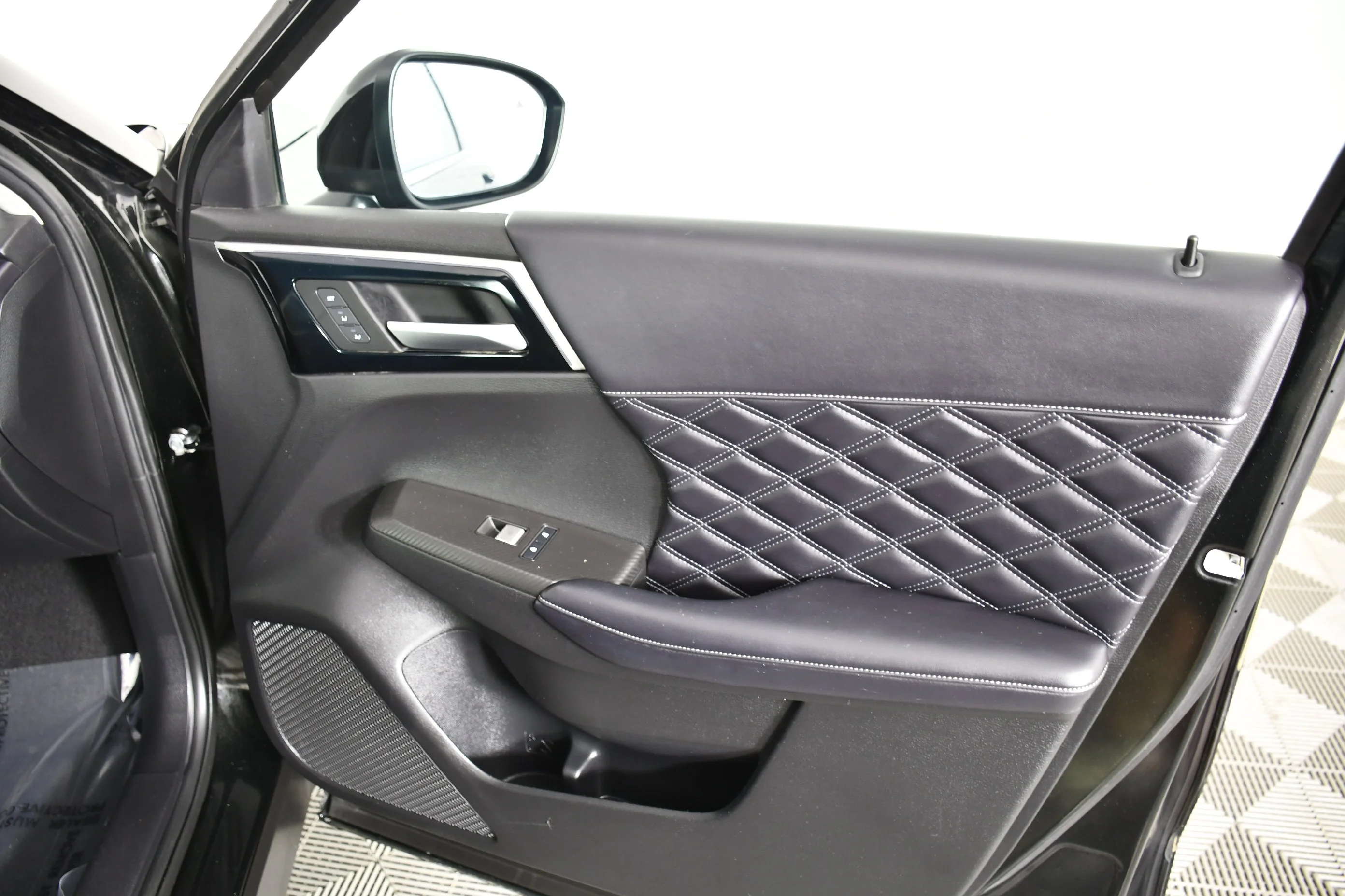 Certified Used 2024 Black Diamond Mitsubishi SEL image 40