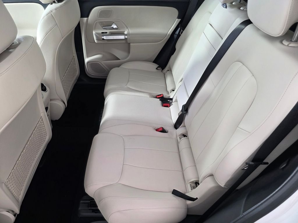 New 2026 Polar White Mercedes-Benz GLB 250 image 11