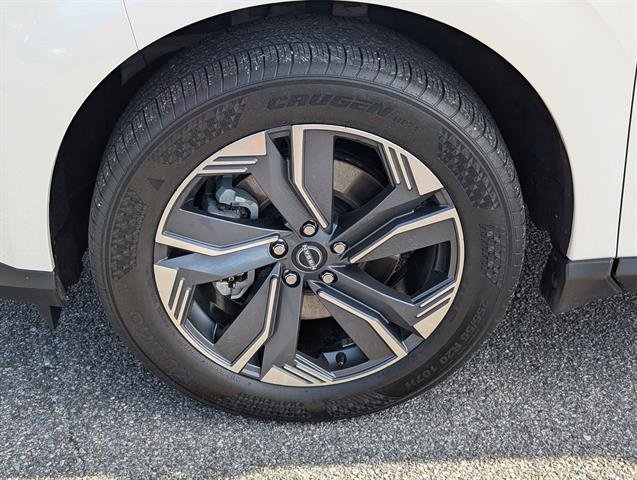 Used 2025  Nissan SV image 13