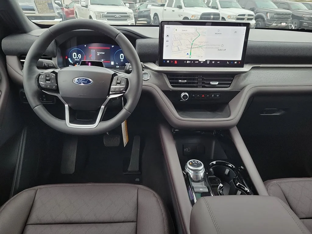 New 2026 Star White Metallic Tri-Coat Ford Platinum™ image 11