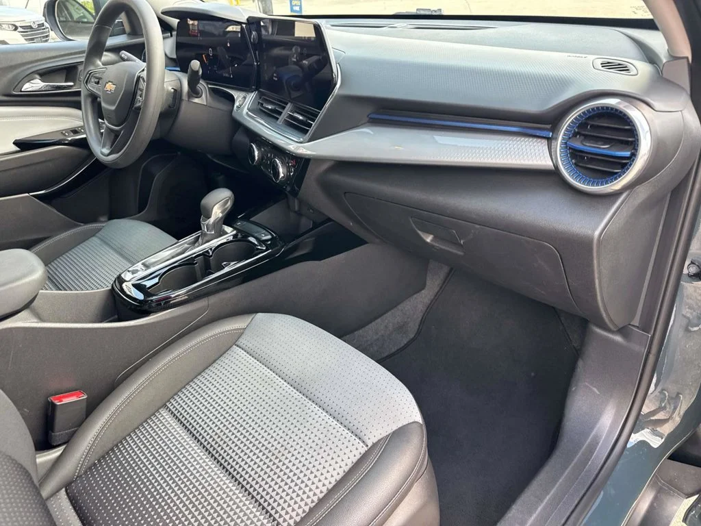 Used 2025 Gray Chevrolet LT image 28