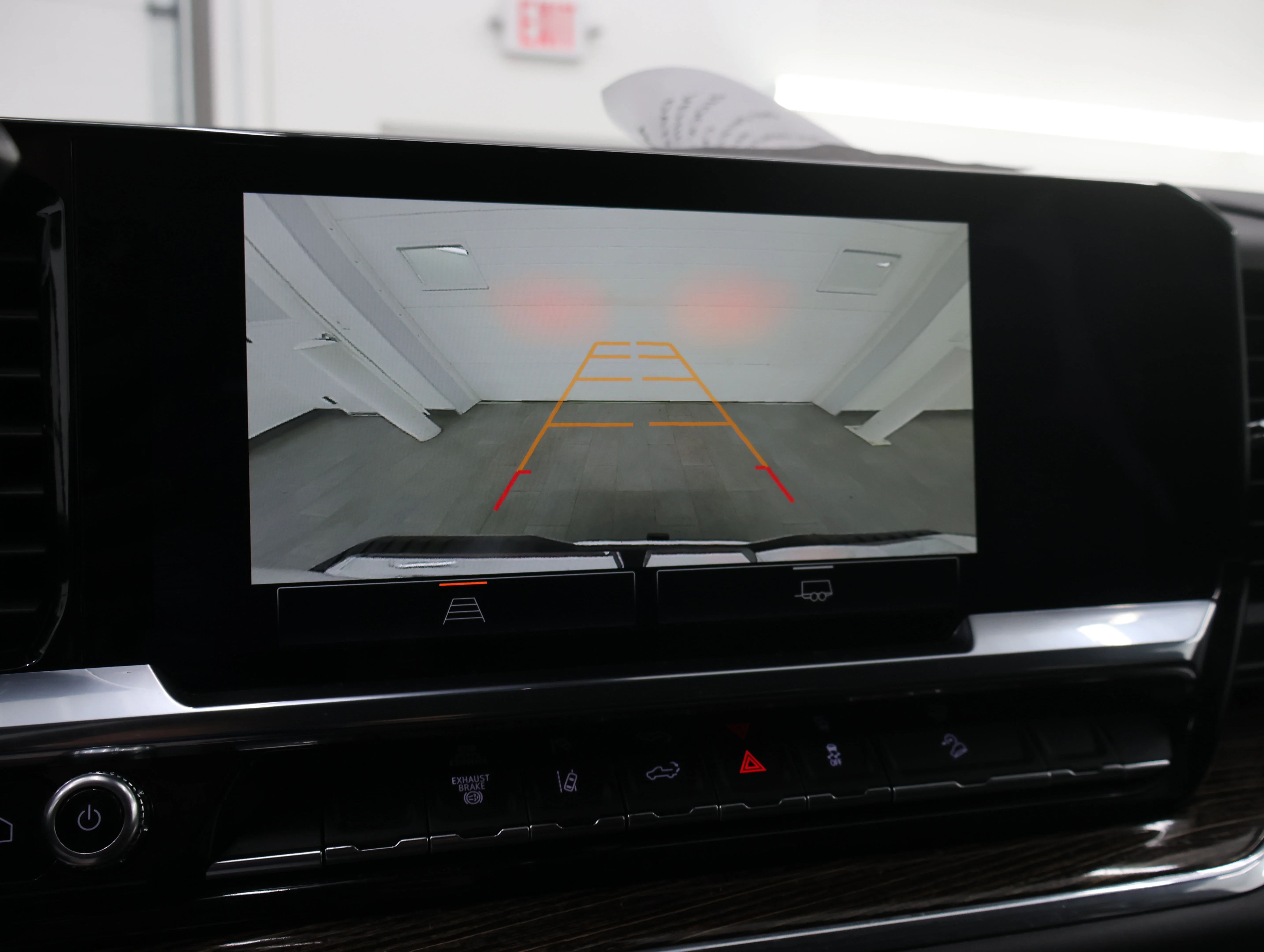 Used 2025 Summit White GMC SLE image 15