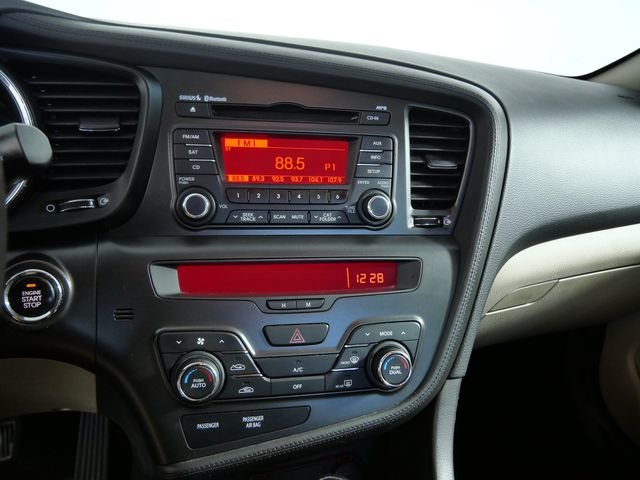 Used 2013 Red Kia EX image 19