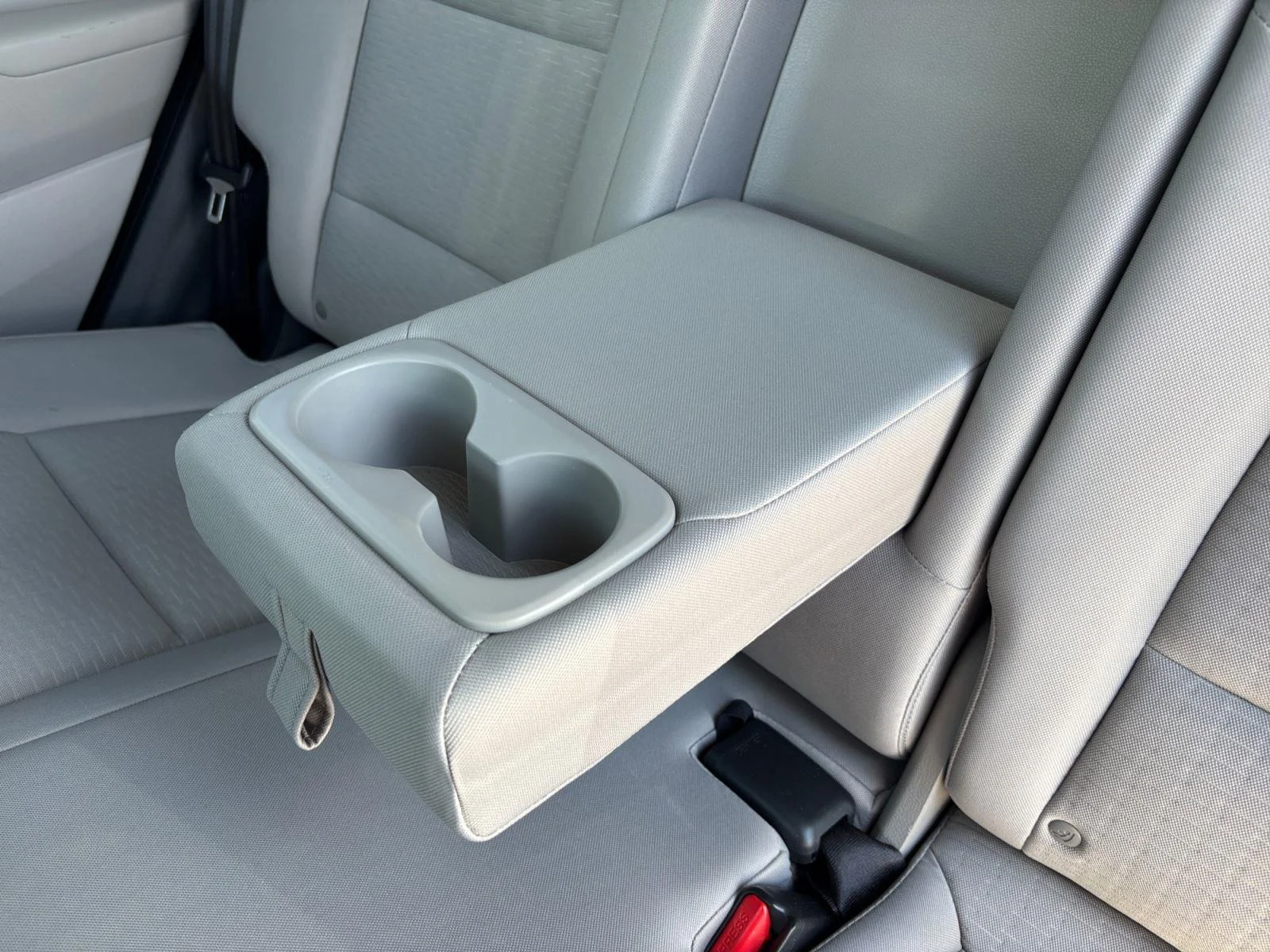 Used 2019 Dazzling White Hyundai Sport image 37