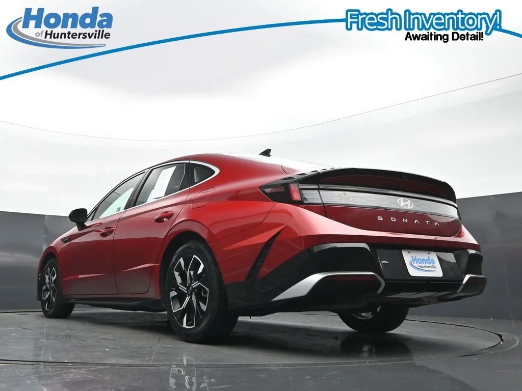 Used 2025 Red Hyundai SEL image 31