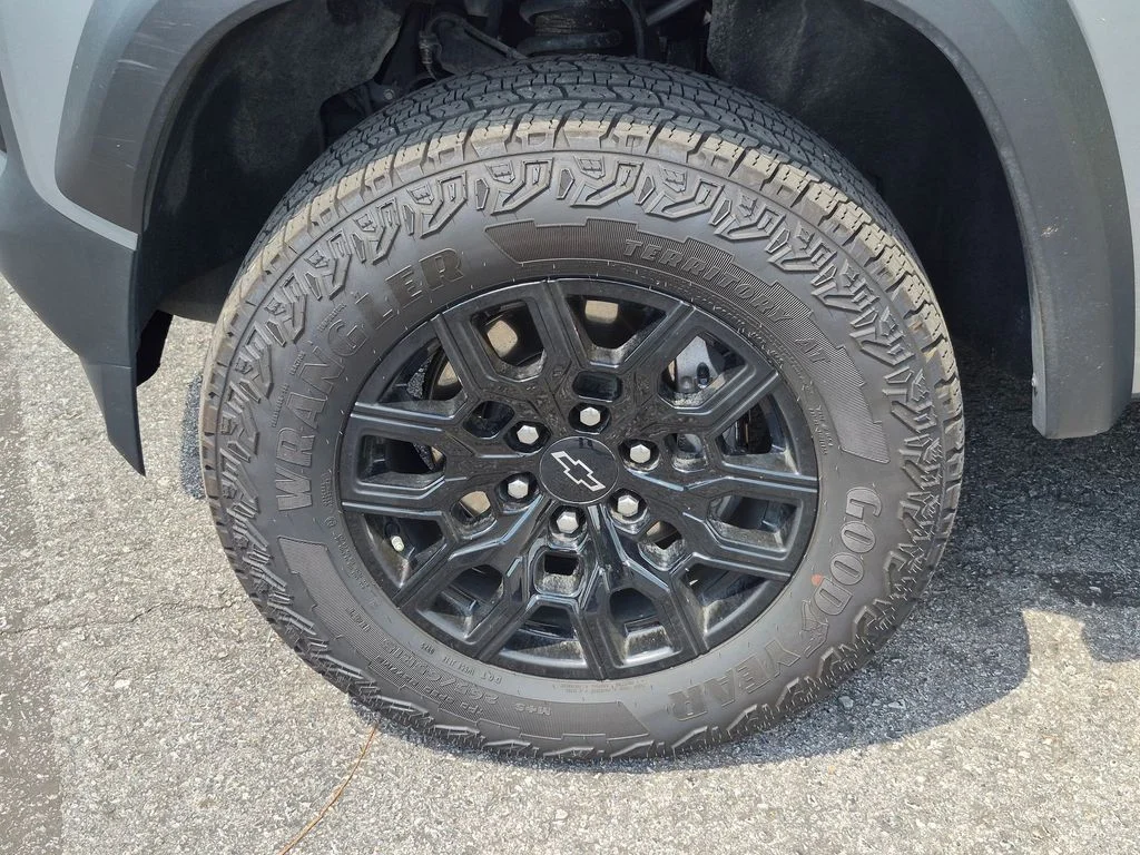 Used 2025 Gray Chevrolet Trail Boss image 9