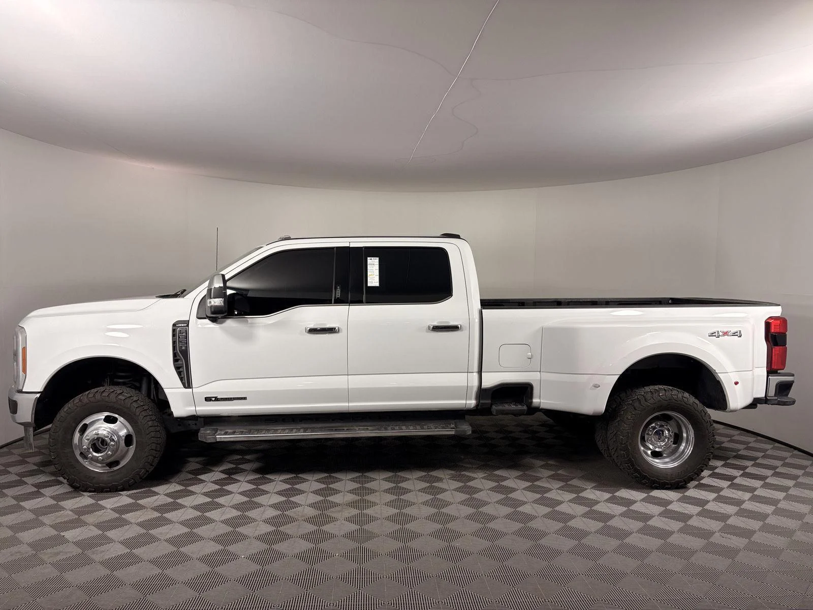 Used 2023 Oxford White Ford LARIAT image 2