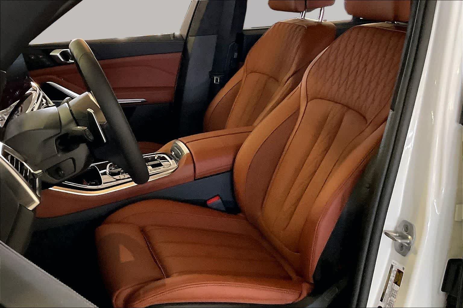 New 2026 Mineral White Metallic BMW M60i image 9