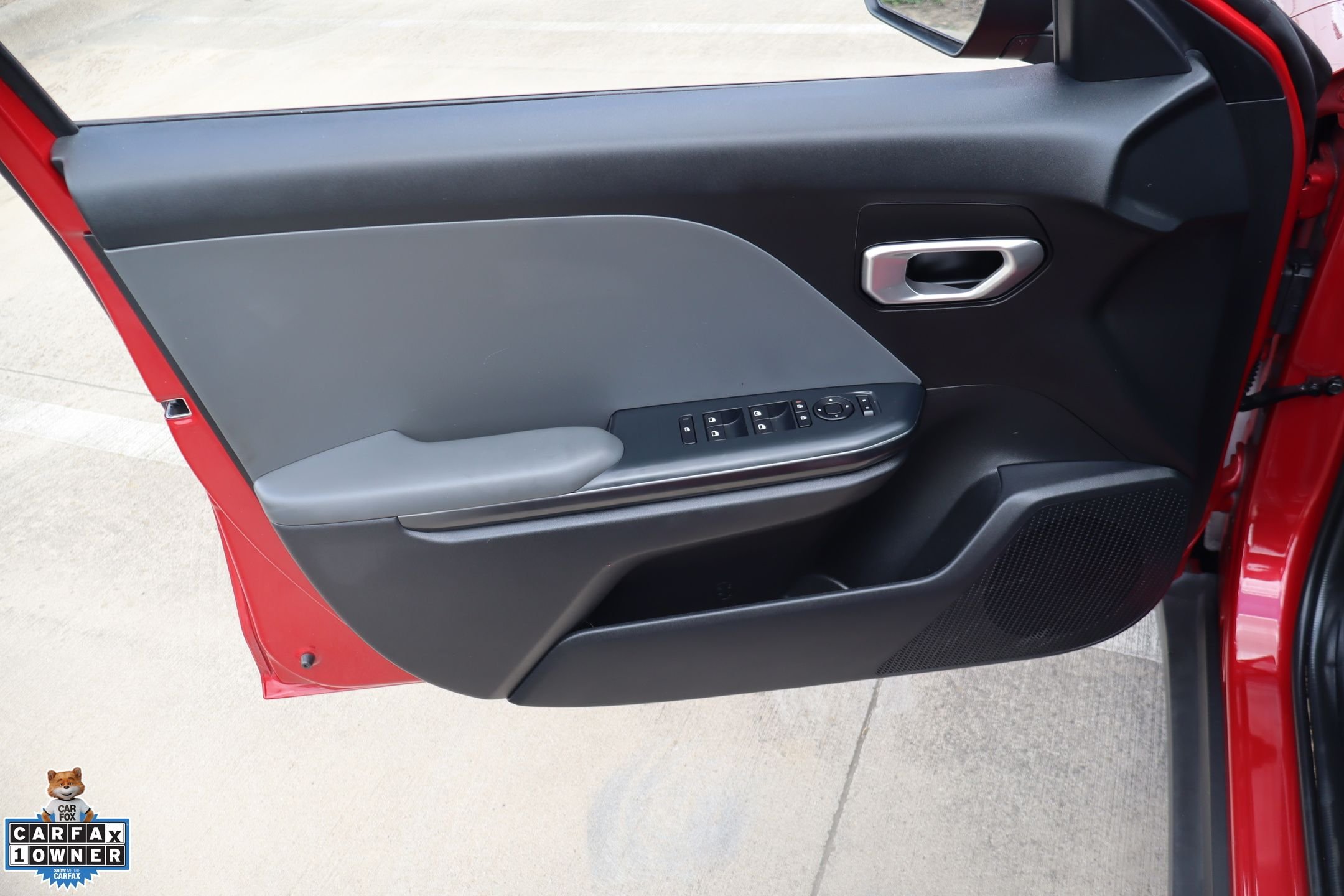 Used 2025 Red Kia LXS image 12