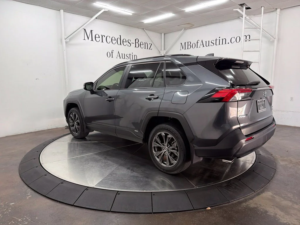 Used 2023 Gray Toyota XLE Premium image 5
