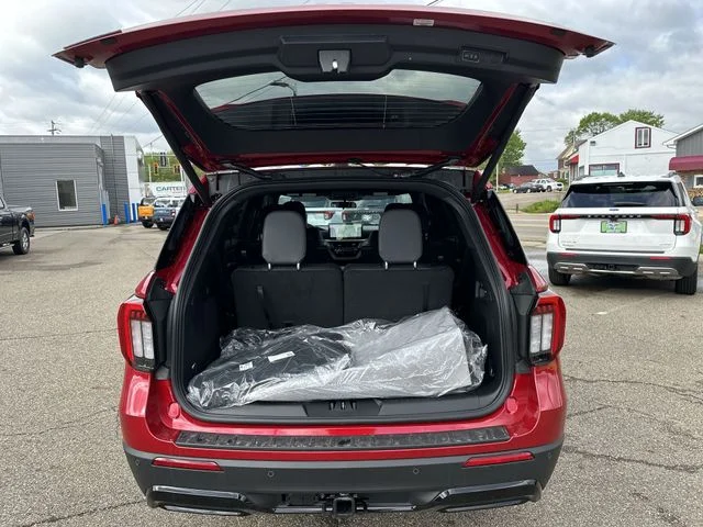 New 2026 Rapid Red Metallic Tinted Clearcoat Ford ST-Line image 22