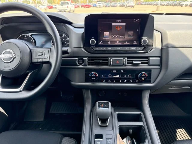 Used 2025 Silver Nissan S image 18