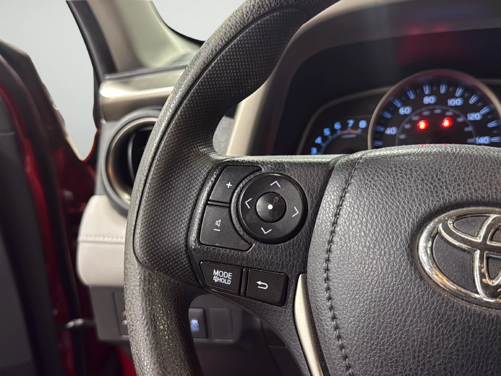 Used 2015 Red Toyota XLE image 14