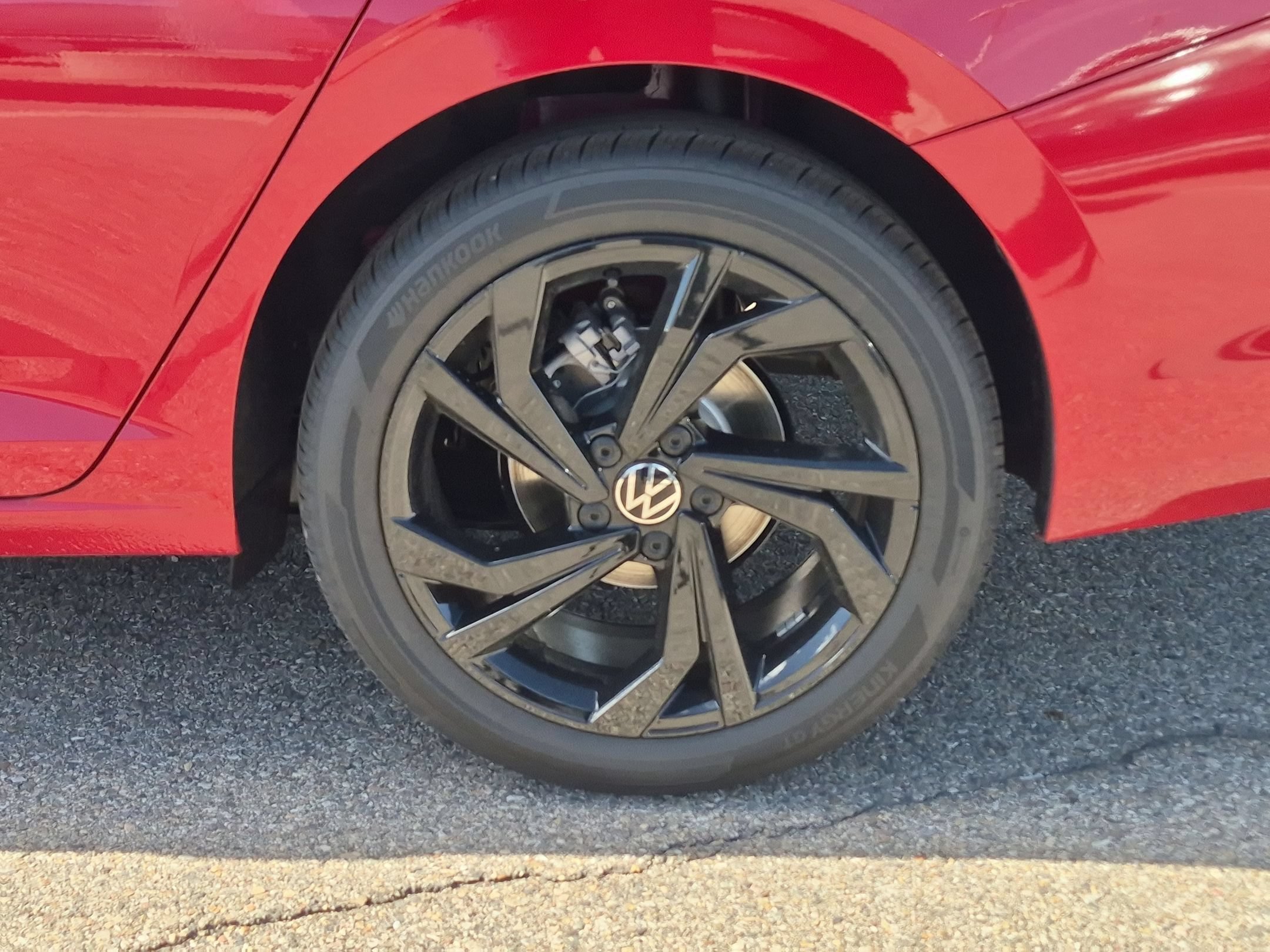 New 2027 Kings Red Metallic Volkswagen SE image 16