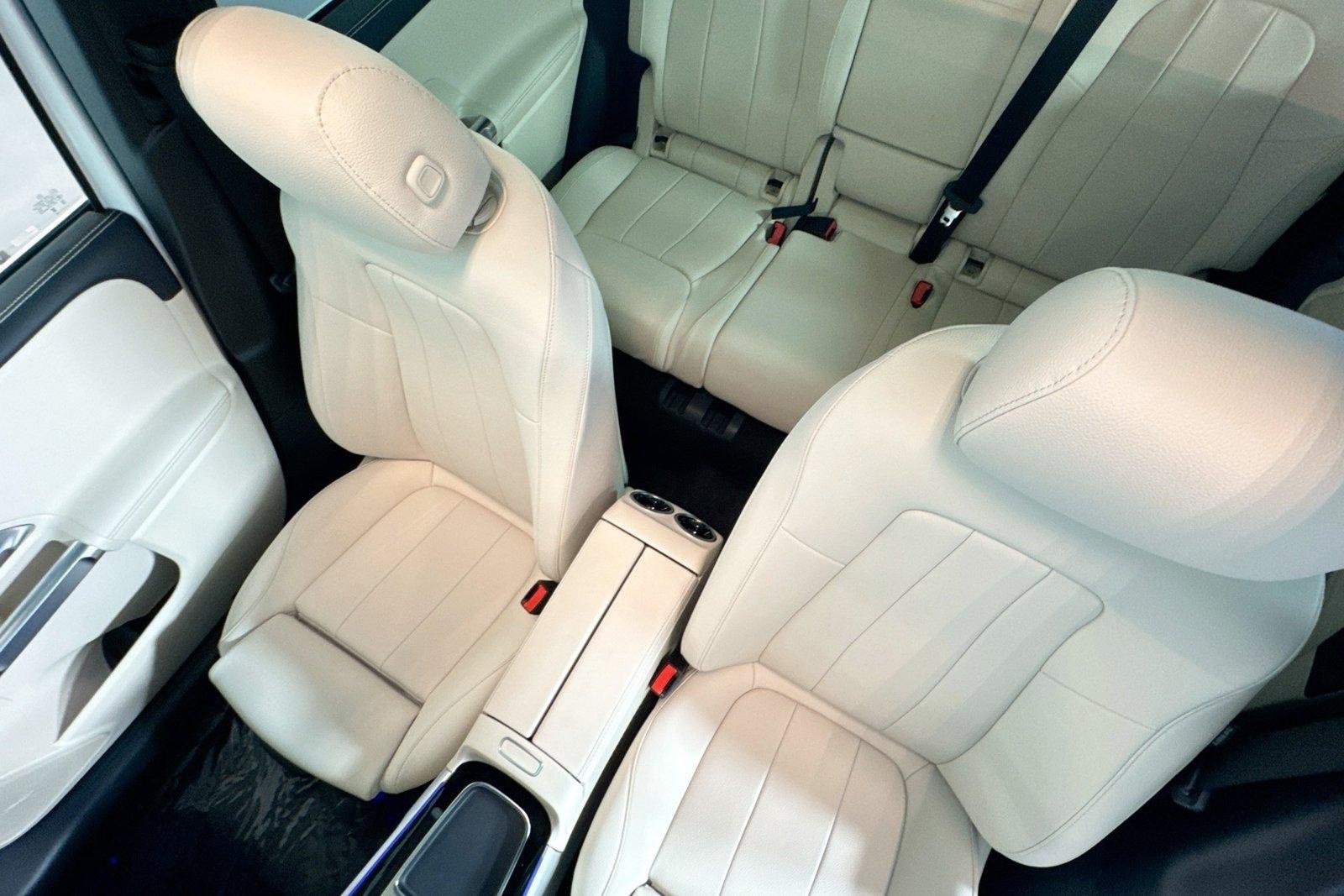 New 2026 Polar White Mercedes-Benz GLB 250 image 19