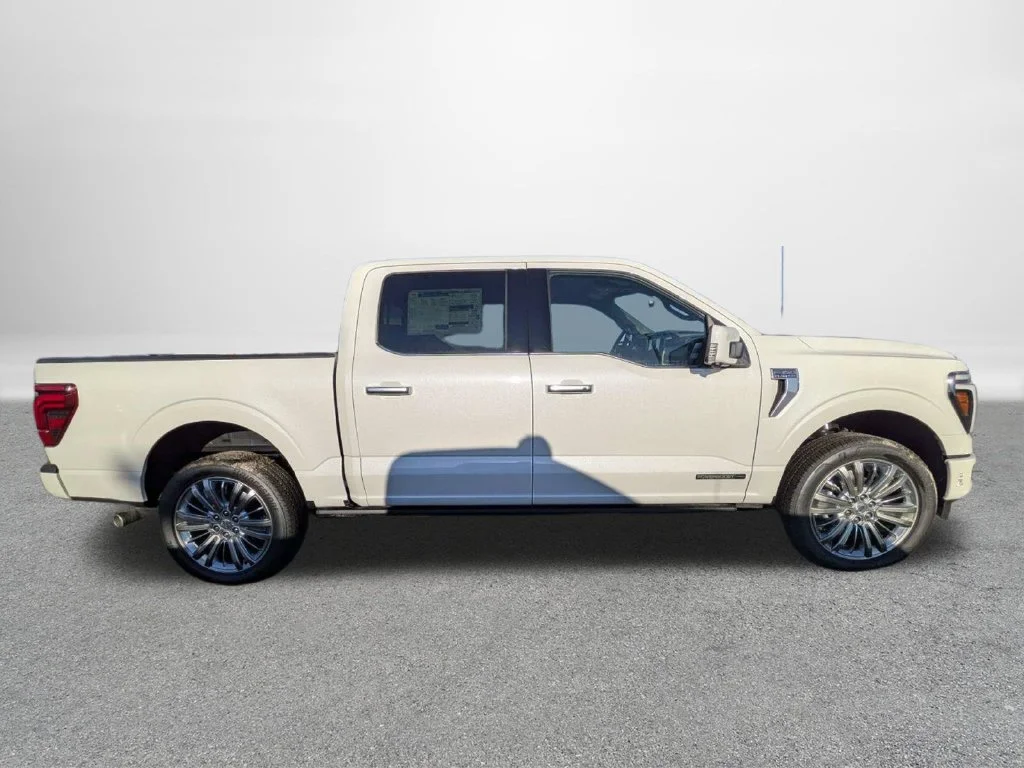 New 2026 Star White Metallic Tri-Coat Ford Platinum® image 2