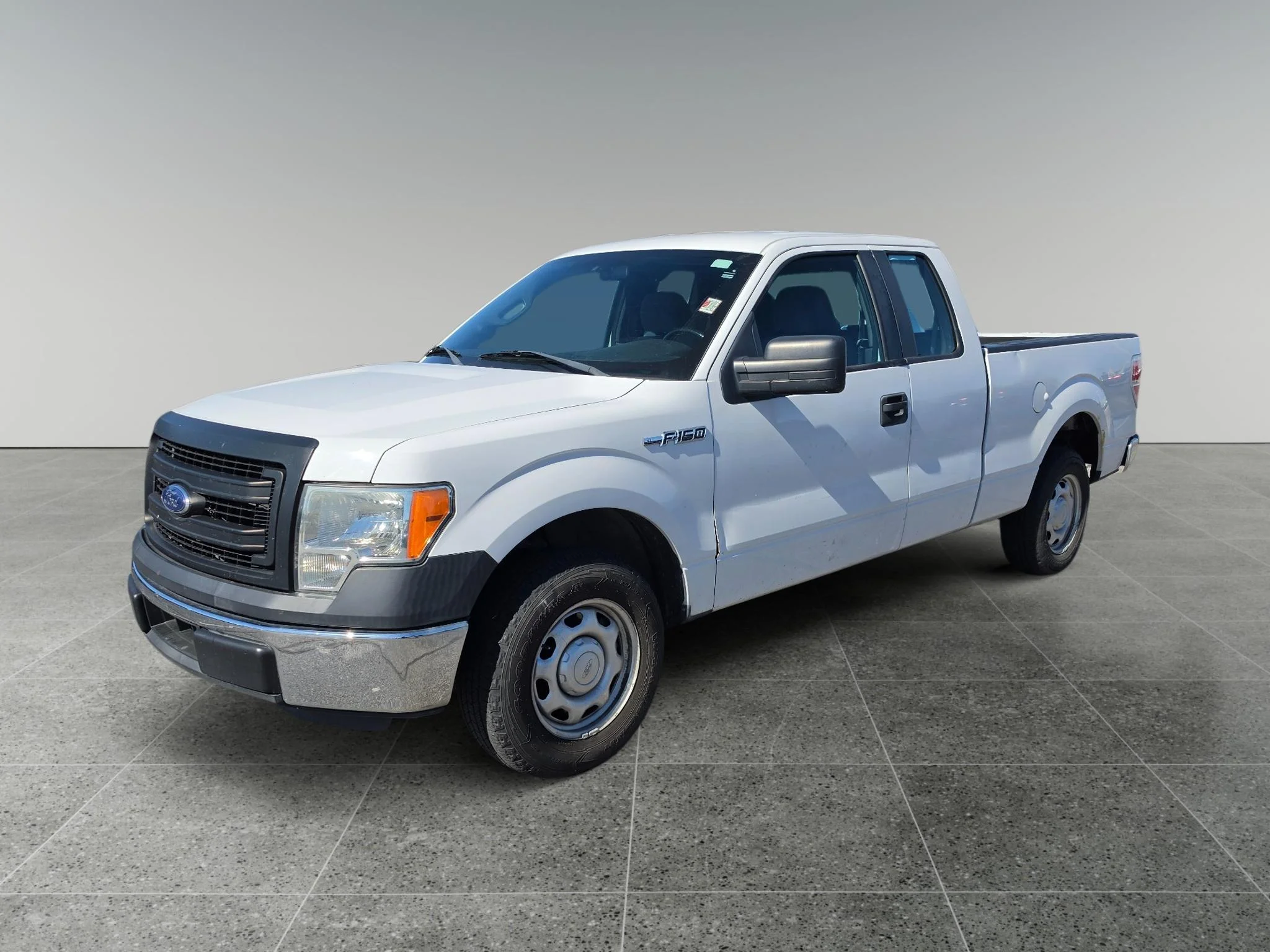 Used 2014 Oxford White Ford XL image 1