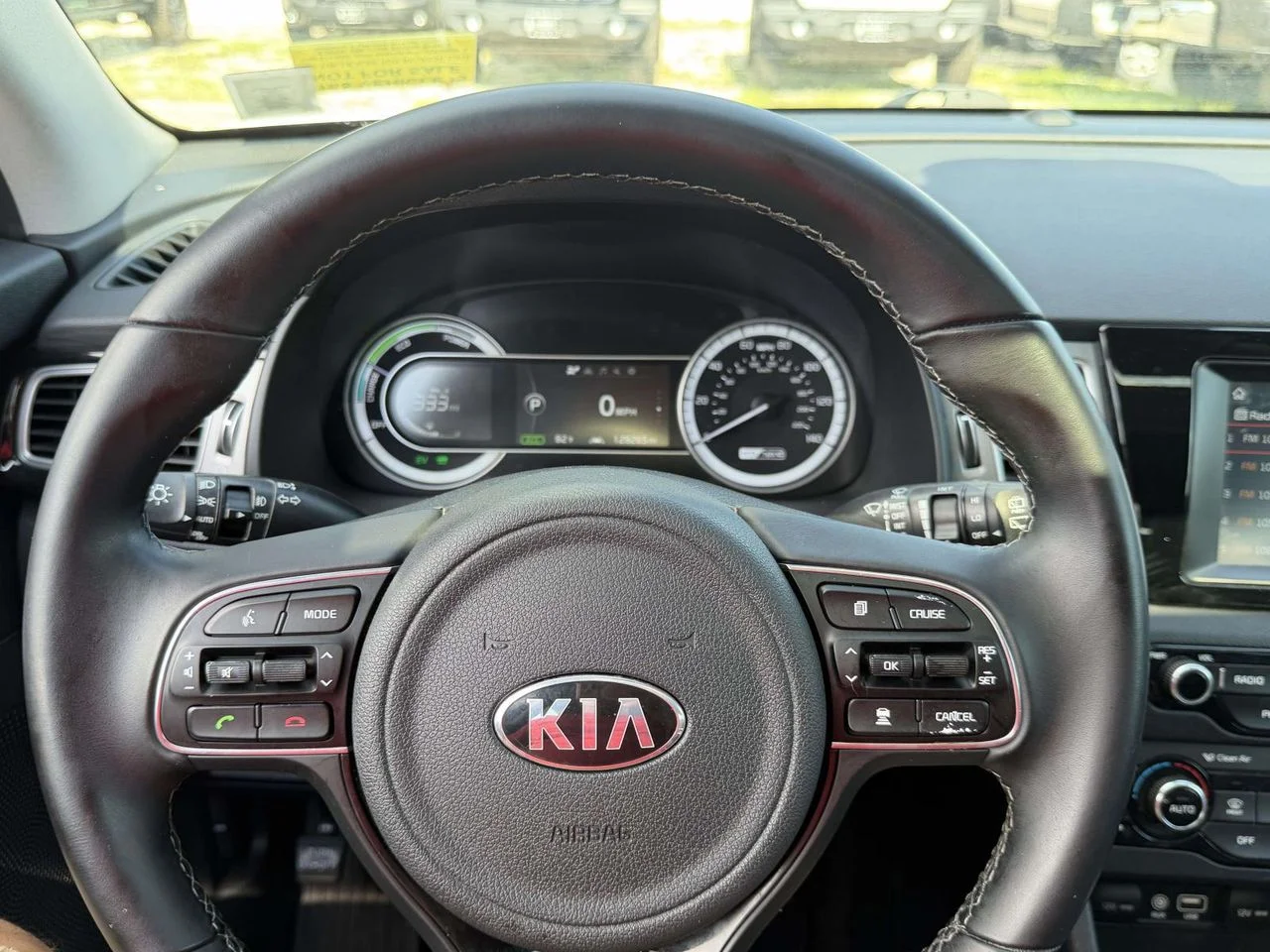 Used 2017 Snow White Pearl Kia EX image 32
