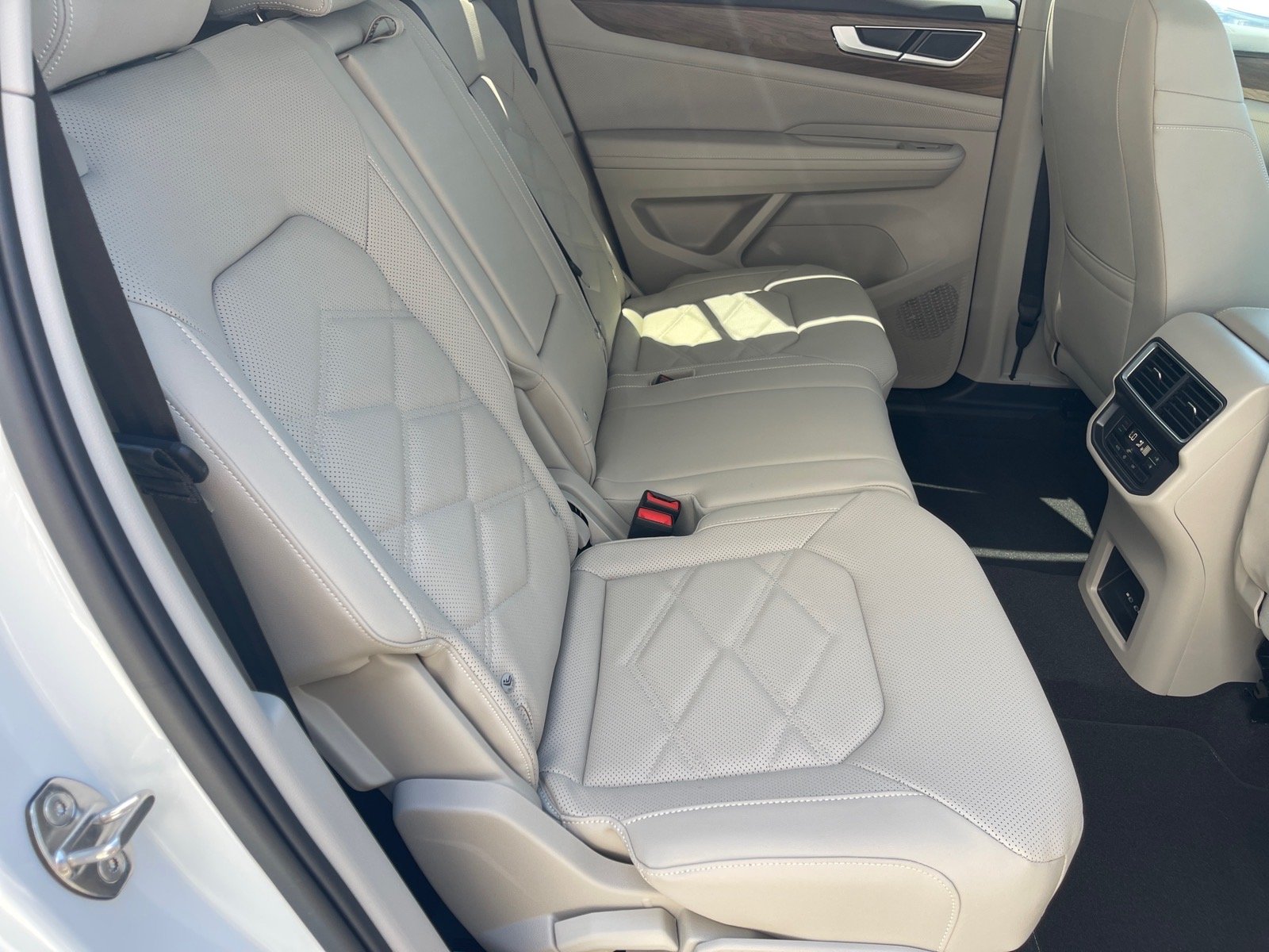 New 2026 Opal White Pearl Volkswagen SE image 16