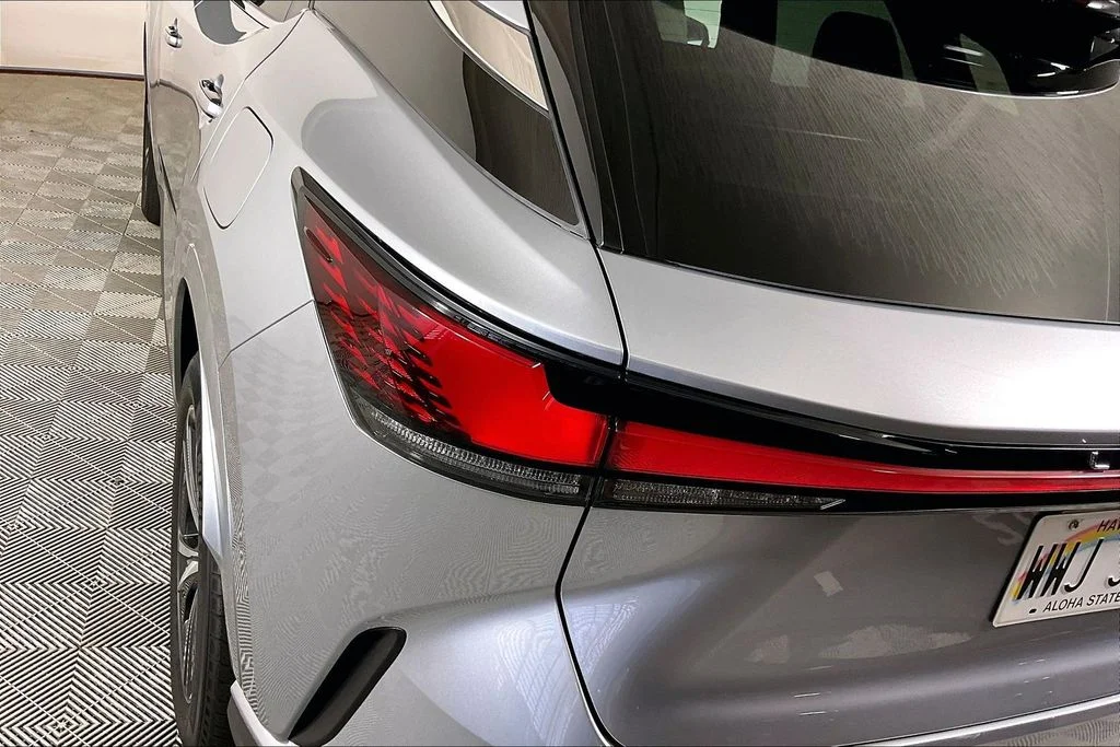 Used 2023  Lexus 350 image 28