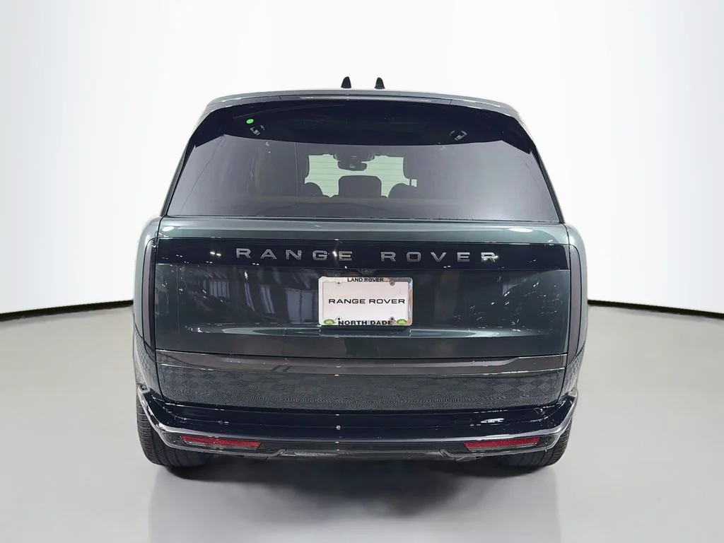 New 2026 Belgravia Green Land Rover SE PHEV image 6