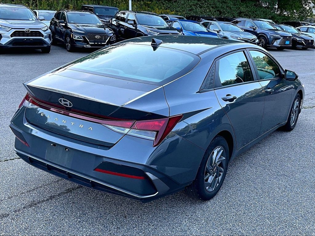 Used 2024 Gray Hyundai SEL image 6